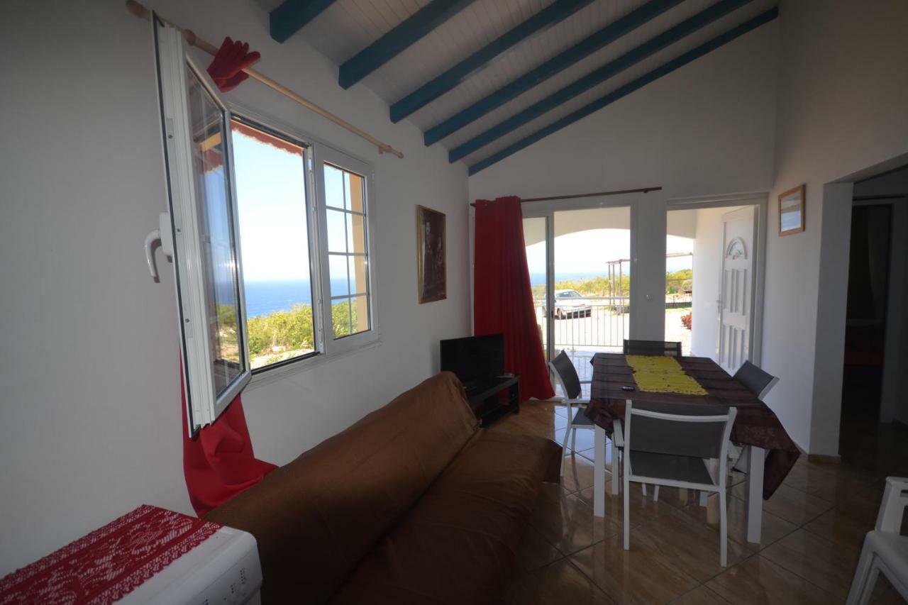 Вилла Planete Bleue Habitation Mes Desirs Beaurenom Экстерьер фото